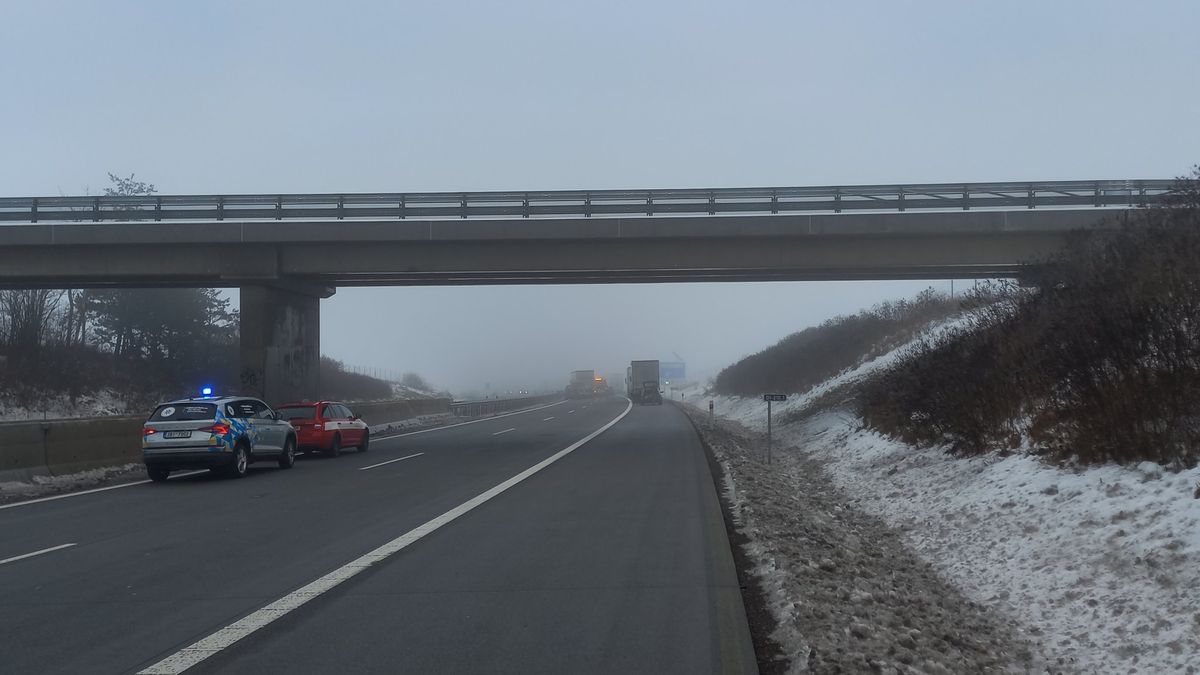 Dálnici D1 ve směru na Brno uzavřelo hořící auto